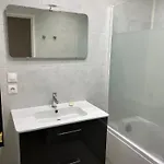 Calme Et Confort -chambre Privee Sej Cuis Sdb Sde 2wc Sep Parking Privat bolig *