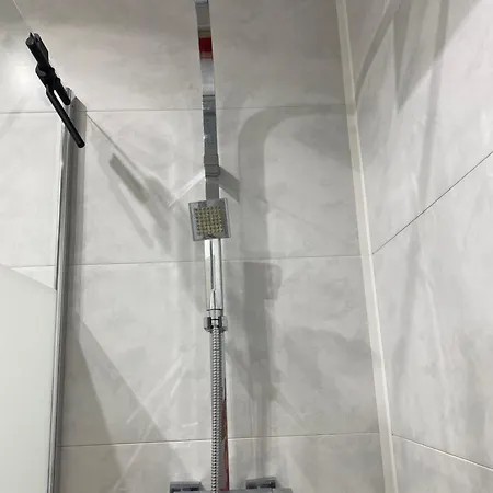 ホームステイ Calme Et Confort -chambre Privee Sej Cuis Sdb Sde 2wc Sep Parking アングレーム